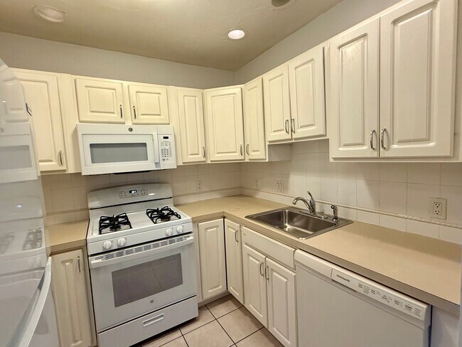 Photo - 111 W 8th St Unit Q3