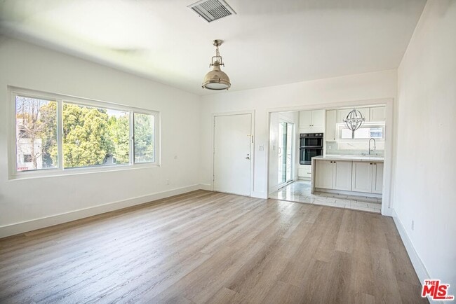 Photo - 1040 N Crescent Heights Blvd