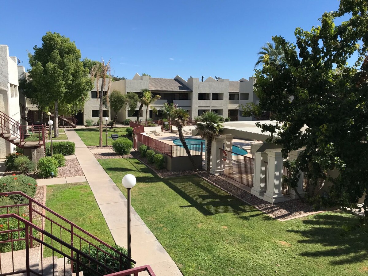 2-bedroom, 2-bathroom condo overlooking the community pool! - 2-bedroom, 2-bathroom condo overlooking the community pool!