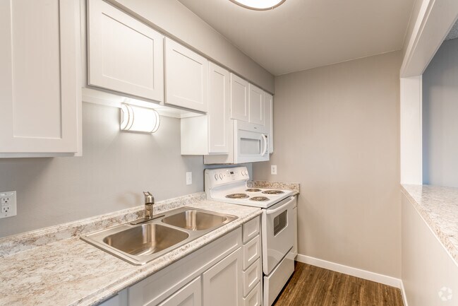 1BR, 1BA - 560 SF
