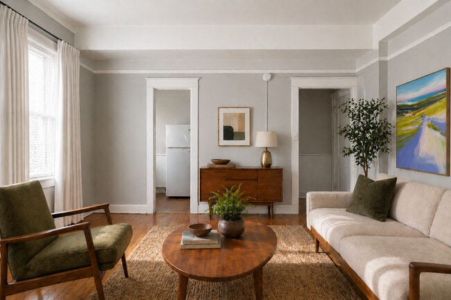 Large Studio, 400sf / Living Area