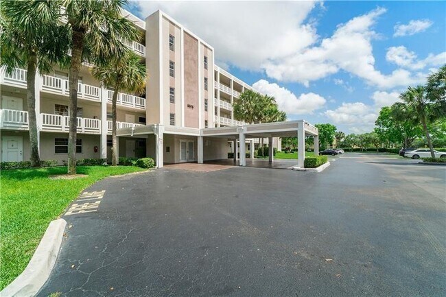 Building Photo - 1075 Riverside Dr Unit 207