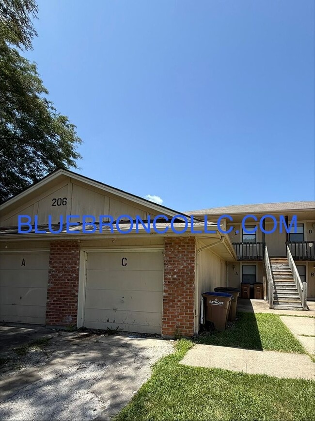 Building Photo - 206 Sky Vue Dr Unit C
