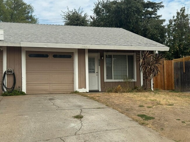 Building Photo - 4925-4927 Indian Oaks Court Unit 4927