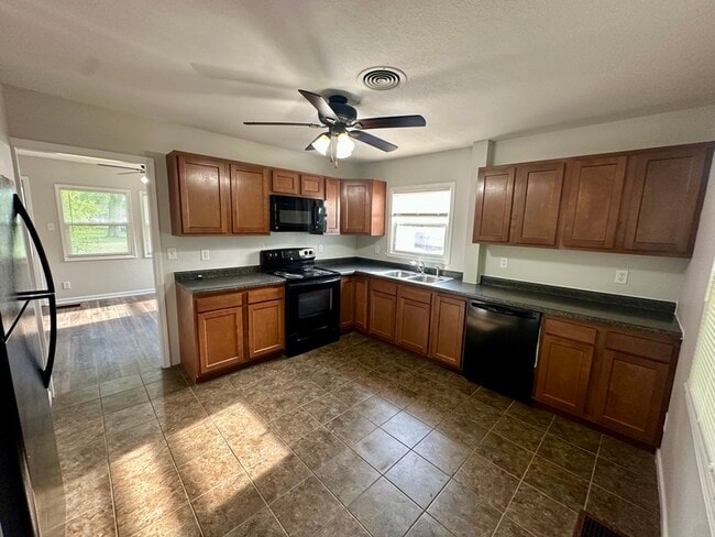 Photo - 1719 Keith Dr NE