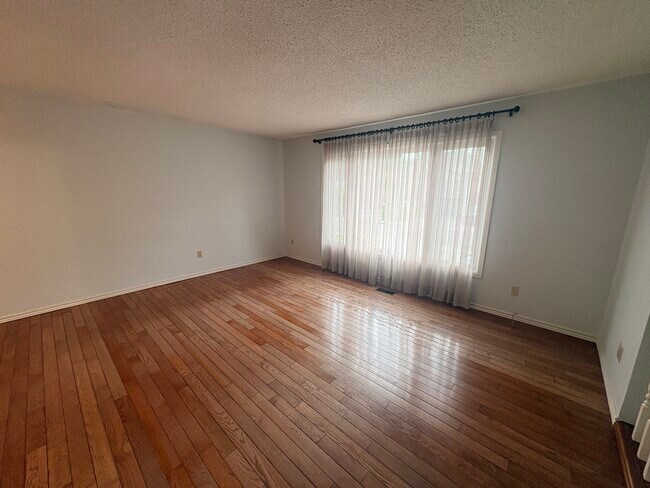 Photo - 3 Plus 1 Semi Detached Home