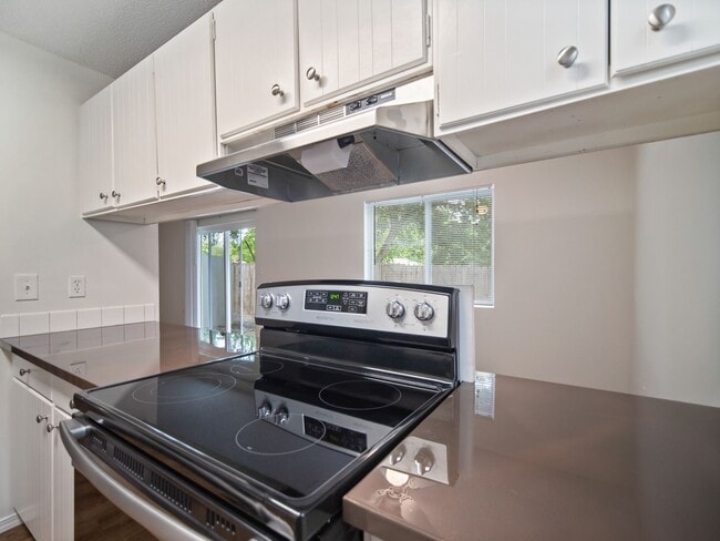 Photo - RENOVATED 1BD/1BA MILLWOOD APARTMENT | A/C | COVERED PARKING | PET FRIENDLY | AVAIL 9/1/26 Unit 9009