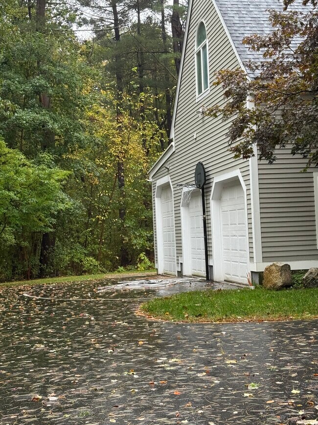 One single car garage - 142R Page Rd Unit BedfordWithGarage