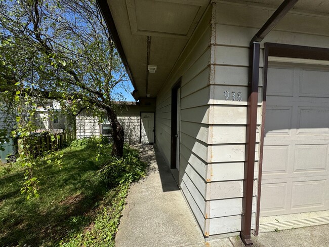 Building Photo - 1048/A/ Unit 1048/A/938