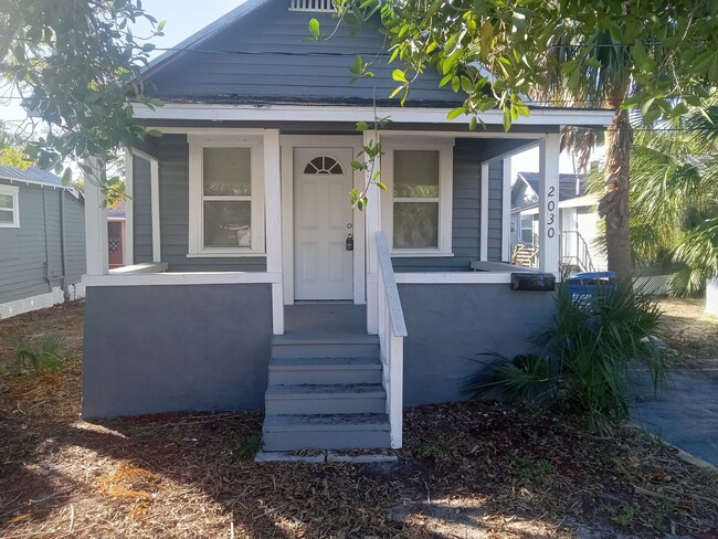 MOVE IN SPECIAL - Cottage in St. Pete for ... - MOVE IN SPECIAL - Cottage in St. Pete for ... House