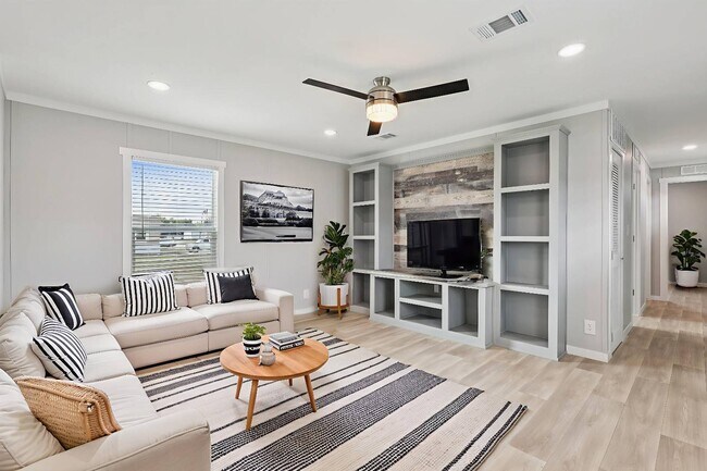 Photo - 1030 Monarch Dr