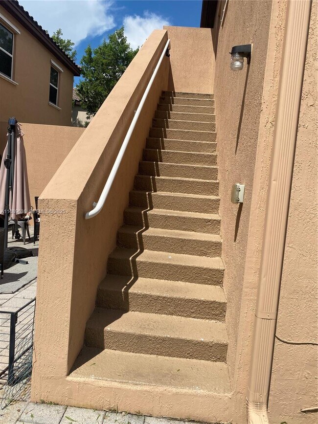 Building Photo - 17021 SW 96th St Unit 0