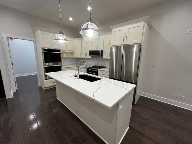 Photo - 4819 Main St Unit 204