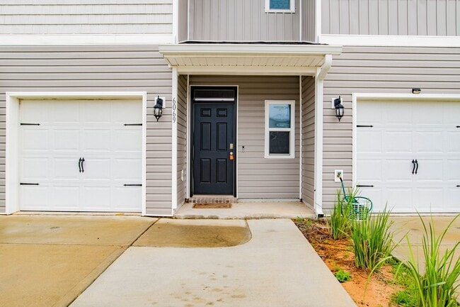 6069 Royal Port Ct