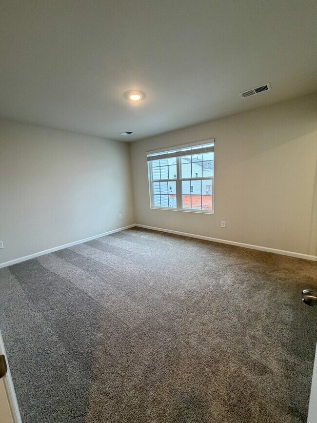 Photo - 401 Mopar Ln