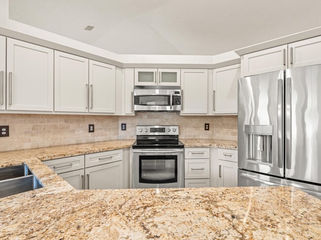 Building Photo - 833 Heron Rd