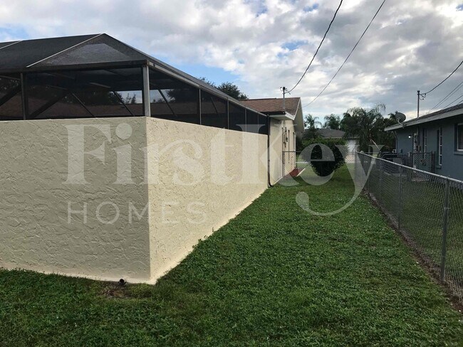 Photo - 241 SW 32nd Terrace