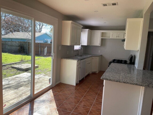 Photo - Cozy Home with good yard