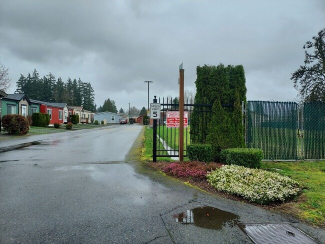 Photo - Available Now 3 bedroom, 2bath!!