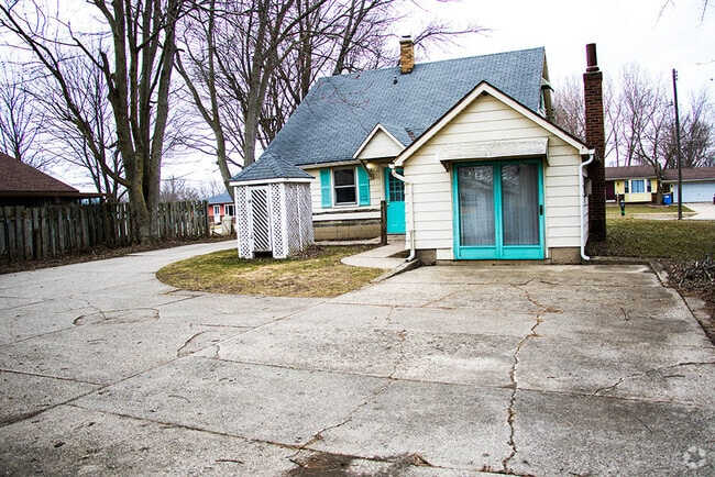 Building Photo - 3060 Barry St Rental