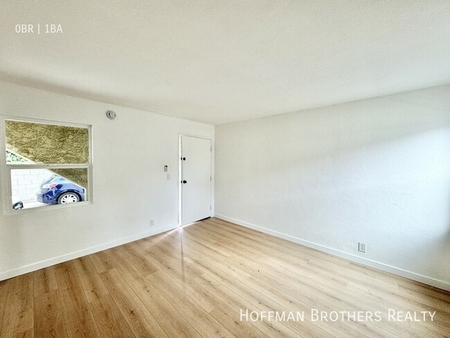 Photo - 5723 Willowcrest Ave Unidad 4