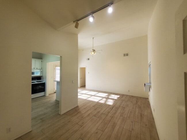 Building Photo - 1510 Unit 1510B