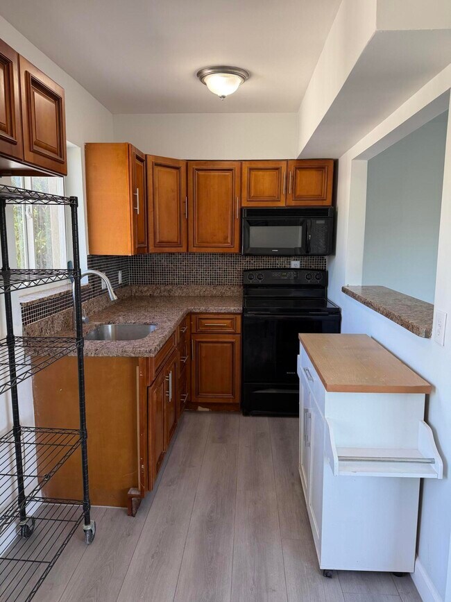 Photo - 510 SW 15th St Unidad 204