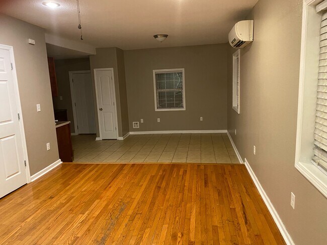 Photo - 301 Cumberland St