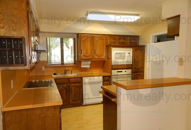 Photo - AVAILABLE NOW!!! Gorgeous 3+ Bed 2-Bath To...