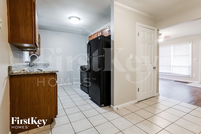 Photo - 641 Dixie St