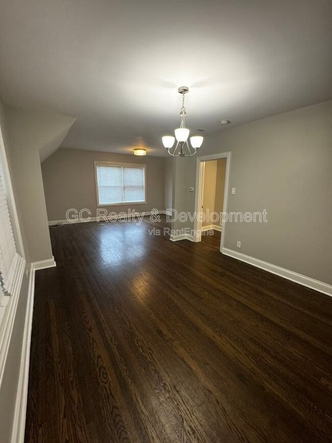 Photo - 4343 N Troy St Unidad 2