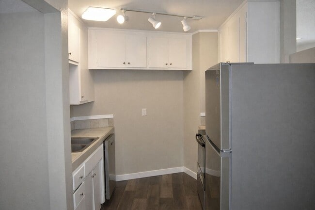 Photo - 6049 Northcrest Cir