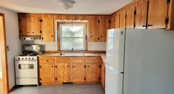 Photo - 171 Edgewater Dr W