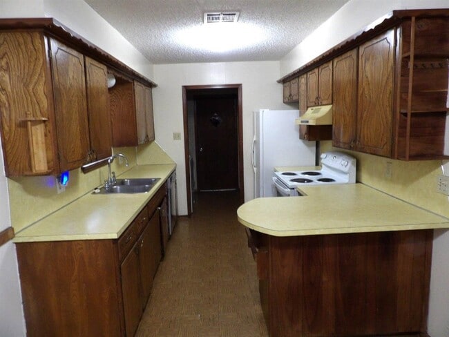 Photo - 6332 NW Taylor Ave