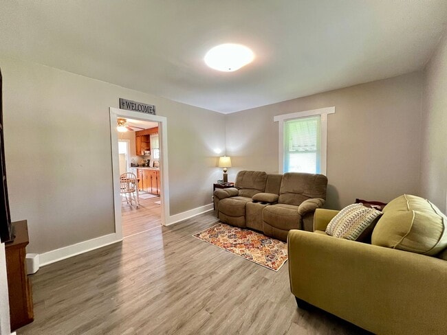 Photo - Fully Furnished & Utilities Included -SHOR...