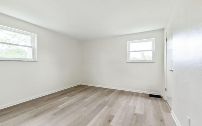 Photo - 586-588-588 Georgian Dr Unit 586-588