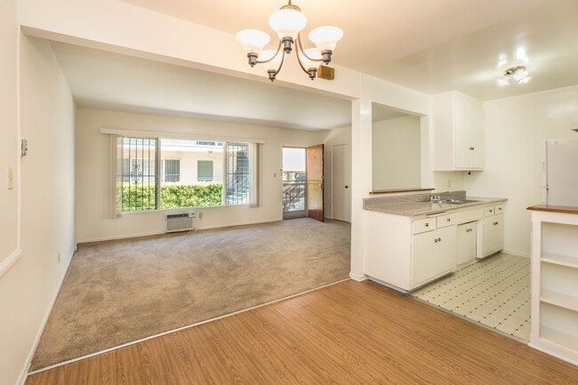 Building Photo - 145 N La Peer Dr Unit 1 Rental