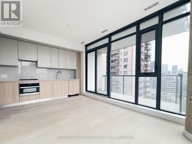 Photo - 81 Wellesley St E Unit 903