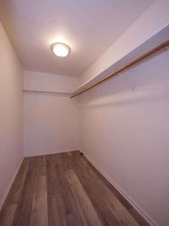 Photo - 8285 Clark St