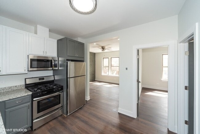 Photo - 2010 W Cornelia Ave Unit 2