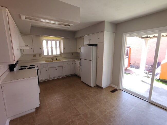 Photo - 214 W Berry St Unit 1/2