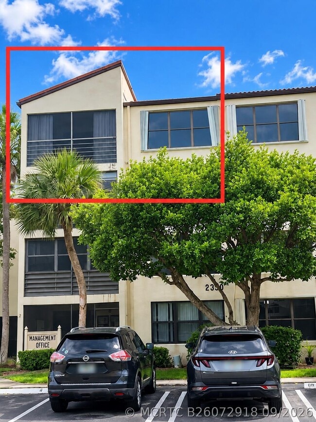 Building Photo - 2320 S Cypress Bend Dr Unit 401