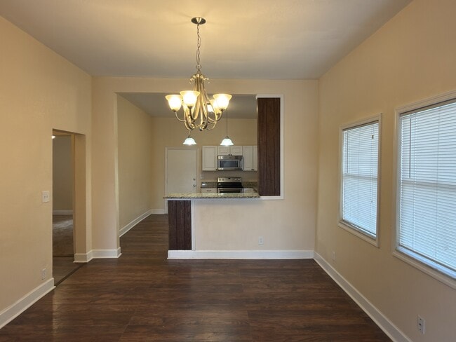 Photo - 2528 W St John St