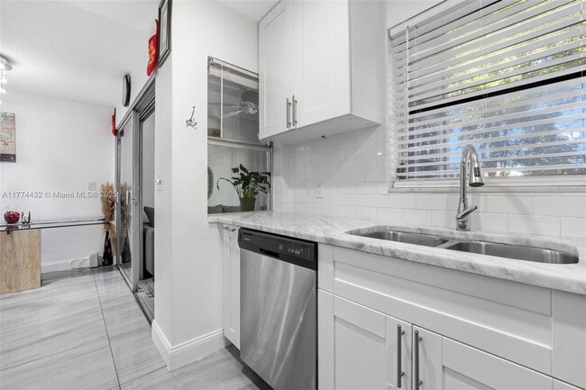 Photo - 3930 Crystal Lake Dr Unidad 106A