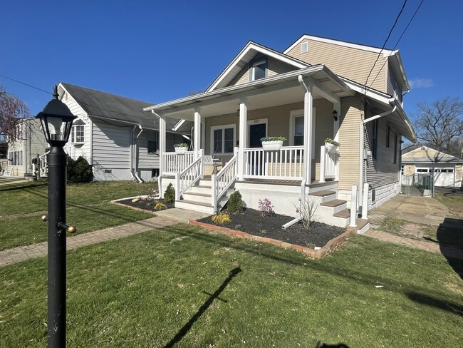 Front Porch with Swing - 557 W Graisbury Ave House