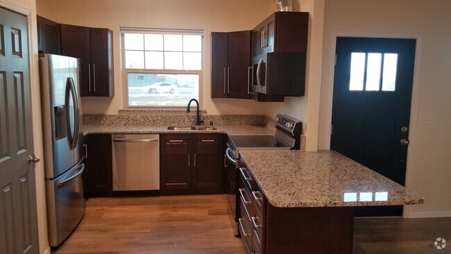 Building Photo - 1412 W Lakeside Dr Rental