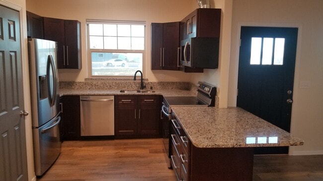 Kitchen - 1412 W Lakeside Dr Townhome