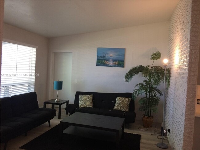 Photo - 621 SW 64th Way