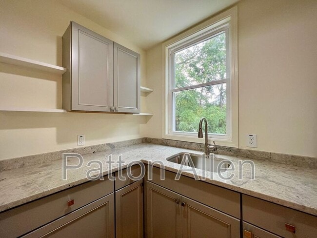 Photo - 43 Ravenscroft Dr