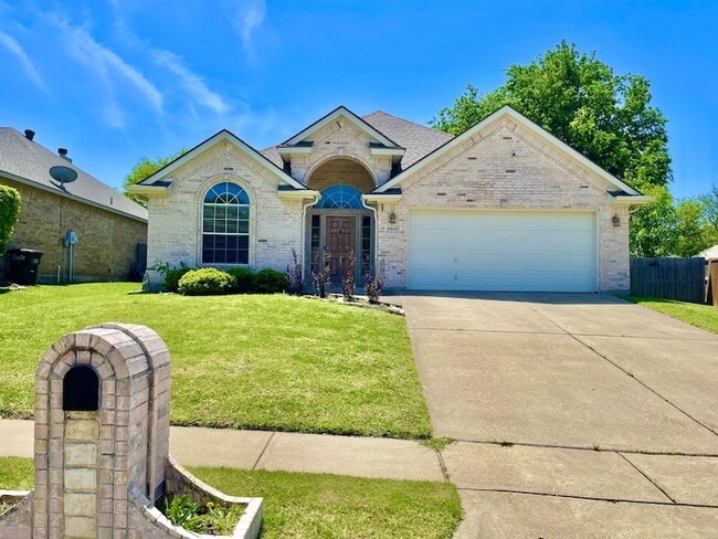 Building Photo - 5212 Estrella Ln
